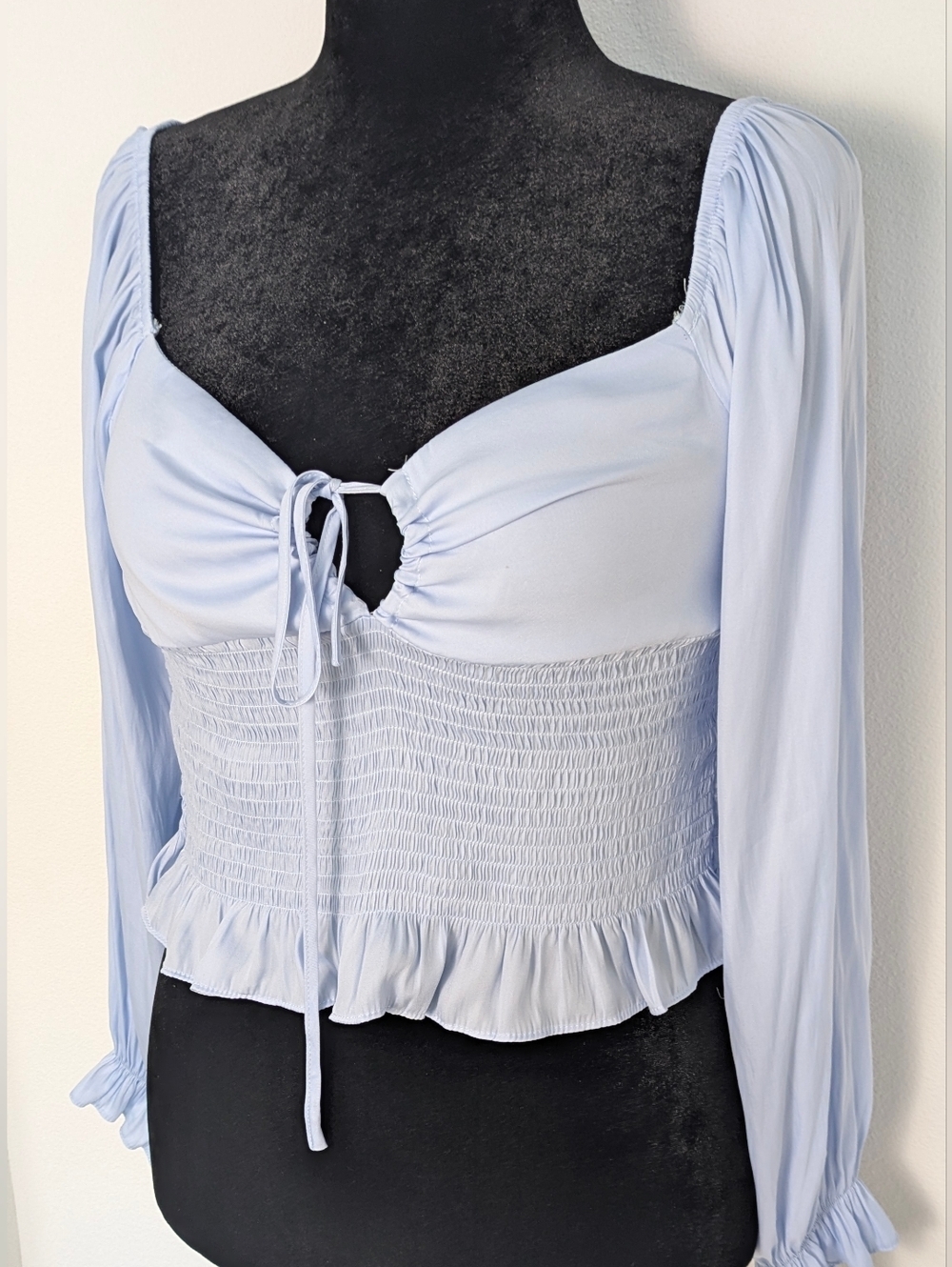 Fashion Nova Smocked Peasant Smocked Cropped Shirt Top Light Blue Size L New - Picture 4 of 11